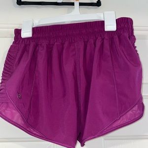 Magenta hotty hot shorts 2.5’ with side ribs